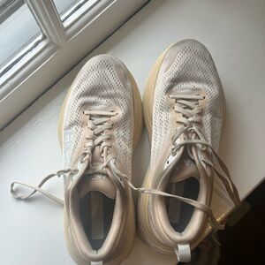 Hoka bondi 8 oat milk/barley